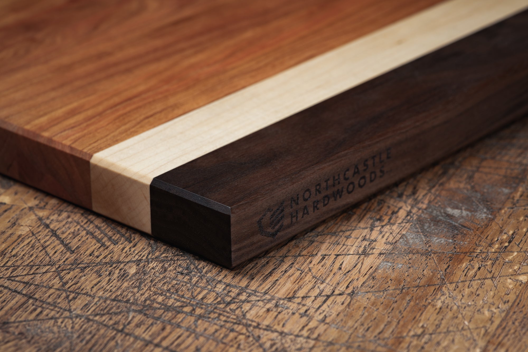 Hardwood Cherry Cutting Board - Fuji